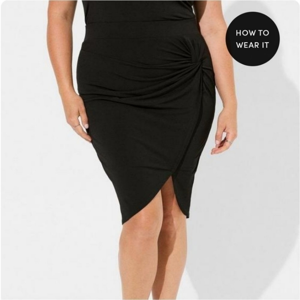 Torrid Size 5 wrap skirt